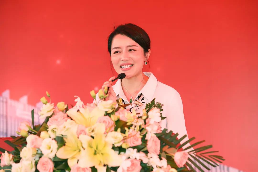 香蕉APP视频下载家具集团董事副总裁黄雅悠致辞